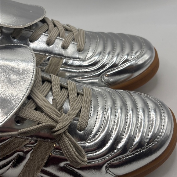 Steve Madden Silver Metallic Madrid Sneakers SZ 9.5 lace up casual vegan  NIB - Picture 8 of 13